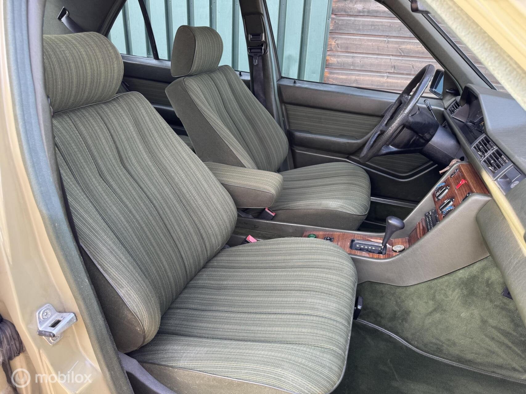 Mercedes-Benz 300D W124 Automaat/Schuifdak/Hydr.vering/Cruis, foto 7