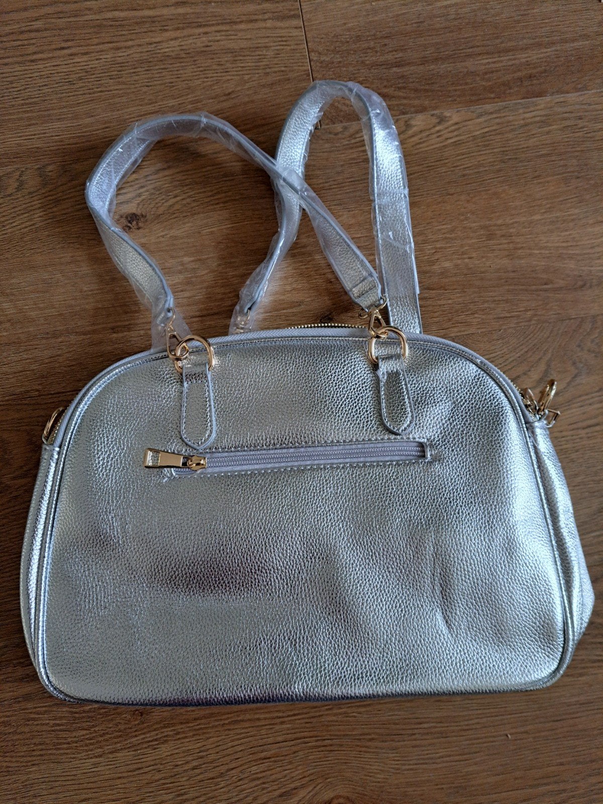 Nieuw metallic zilver tas met schouderriem., Sieraden, Tassen en Uiterlijk, Tassen | Damestassen, Ophalen of Verzenden, Nieuw