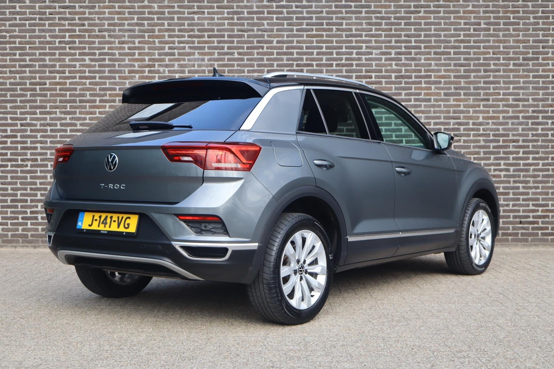 Volkswagen T-Roc 1.5 TSI 150pk Sport | Panoramadak | Beats A, Voorwielaandrijving, 12 maanden, Stof, 4 cilinders