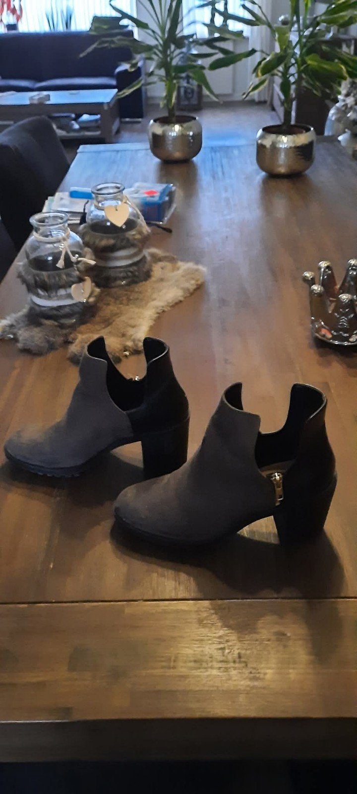 Zara Enkellaarsjes Maat 39 Zwart/Grijs met Sierritsen, Lage of Enkellaarzen, Ophalen of Verzenden, Zo goed als nieuw, Zara