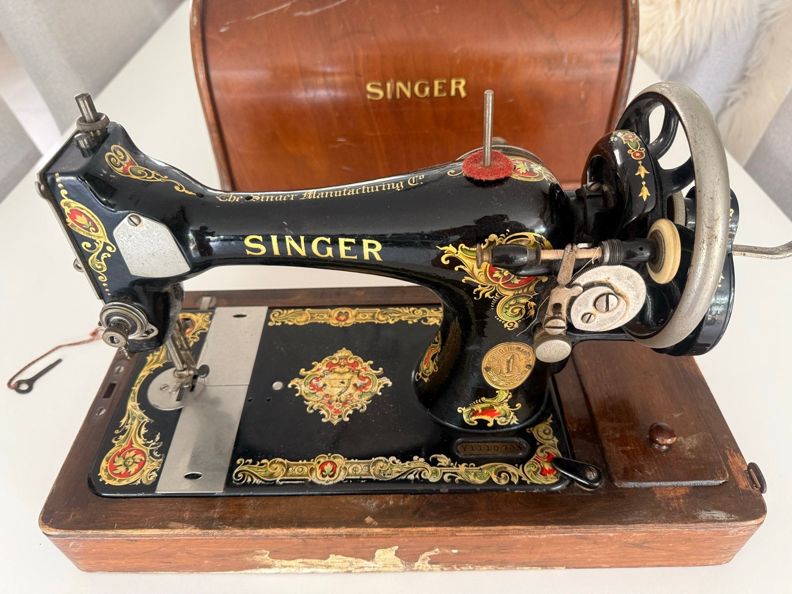 Antieke Singer Naaimachine Y111070 met Houten Koffer, Antiek en Kunst, Antiek | Naaimachines, Ophalen