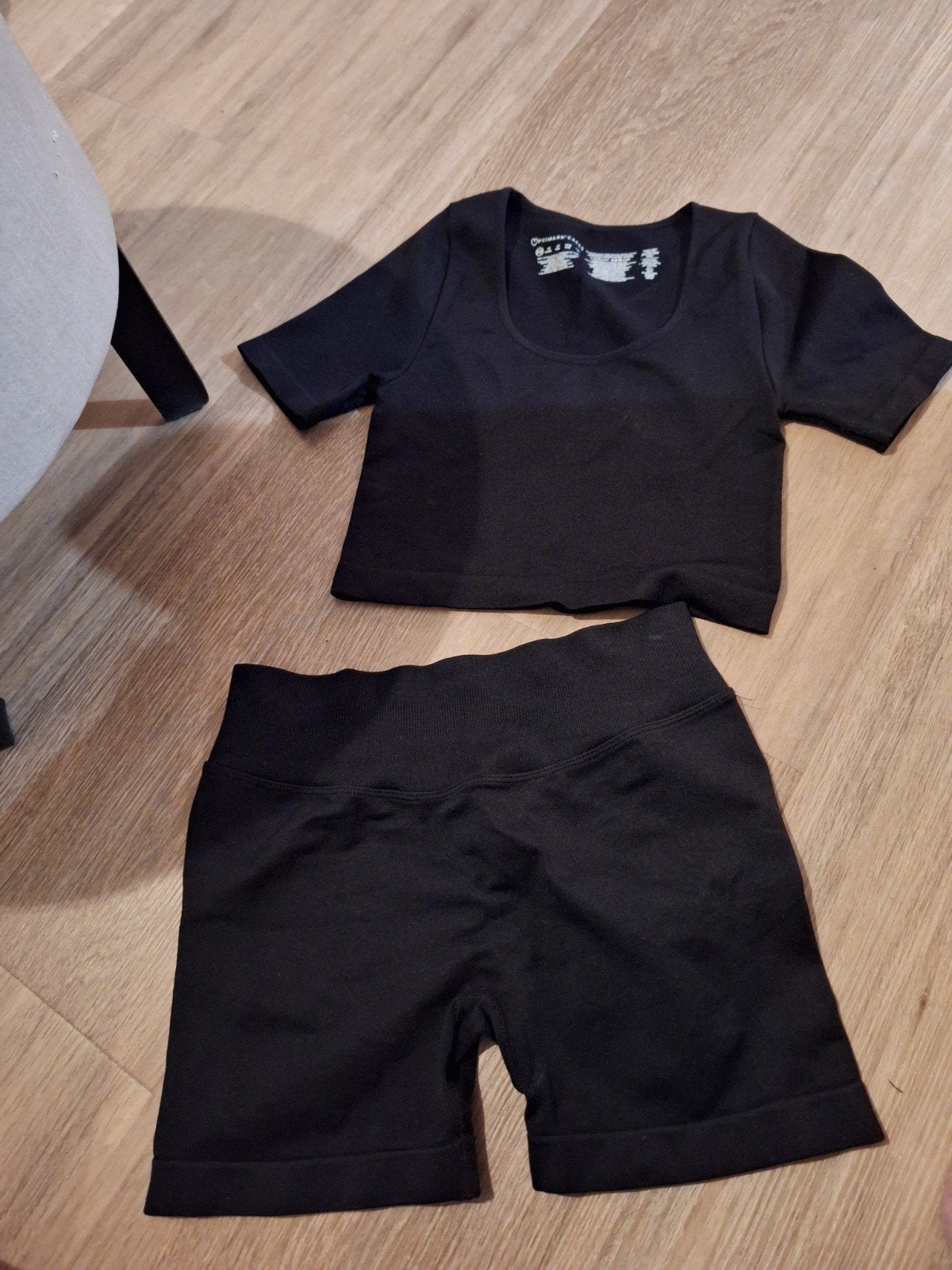 Primark sportsetje: crop top en korte legging (M), Primark, Zwart, Ophalen of Verzenden, Fitness of Aerobics
