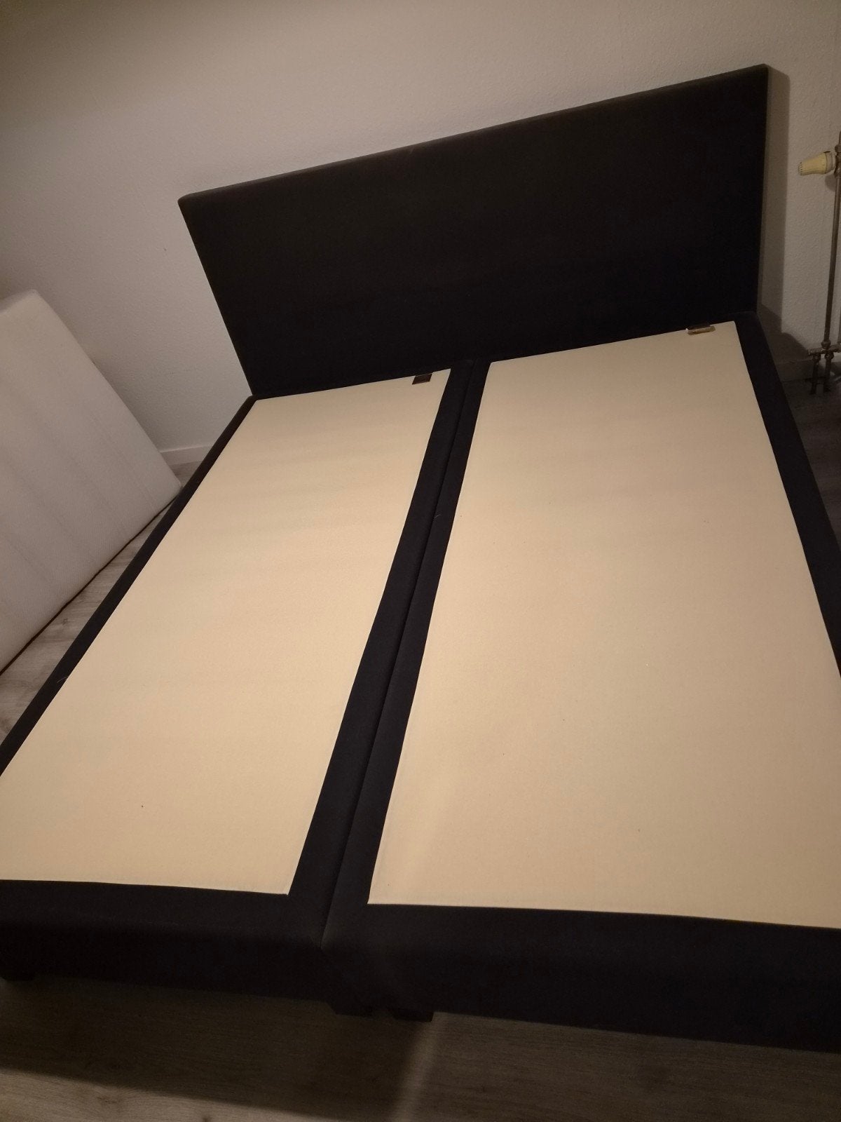 Zwart tweepersoons bedframe met hoofdbord - Luxe Comfort, Ophalen, Gebruikt, Zwart, Tweepersoons