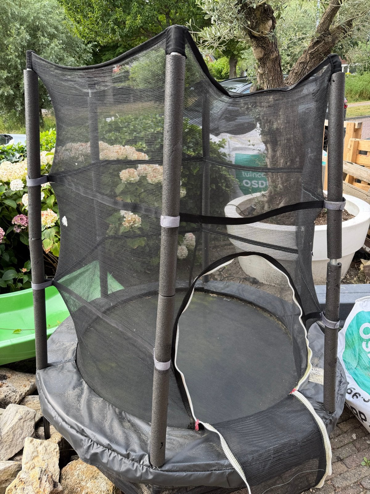 Kleine trampoline met veiligheidsnet, Kinderen en Baby's, Speelgoed | Buiten | Trampolines, Ophalen, Gebruikt