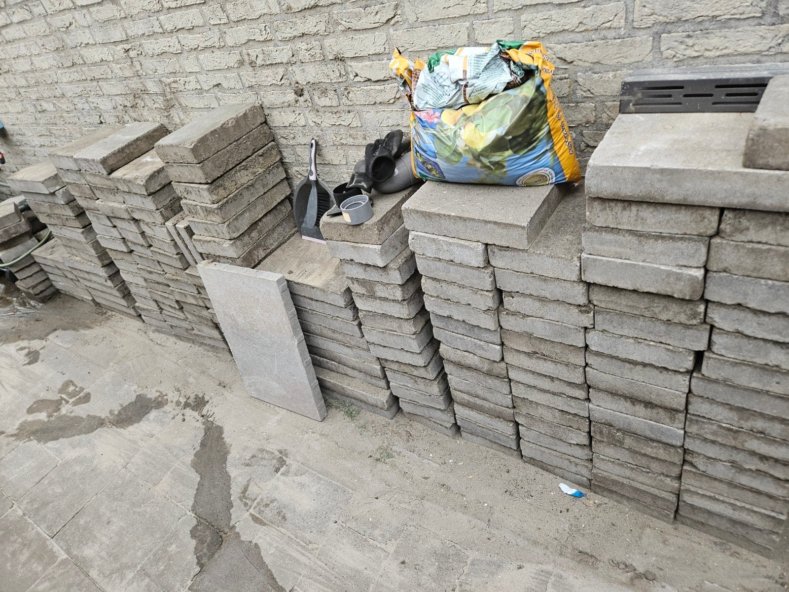 Gratis af te halen: Gebruikte terrastegels, Tuin en Terras, Ophalen, Gebruikt, 10 m² of meer, Beton