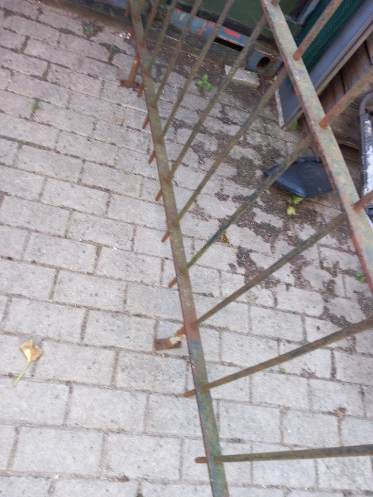 Te koop 2 hekken, Ophalen, Gebruikt, IJzer, Sierhekwerk