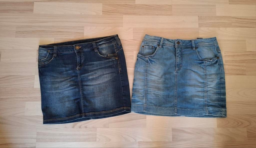 2 spijkerrokjes, waarvan 1 van John Baner Jeanswear, Maat 38/40 (M), Blauw, Ophalen of Verzenden, Zo goed als nieuw