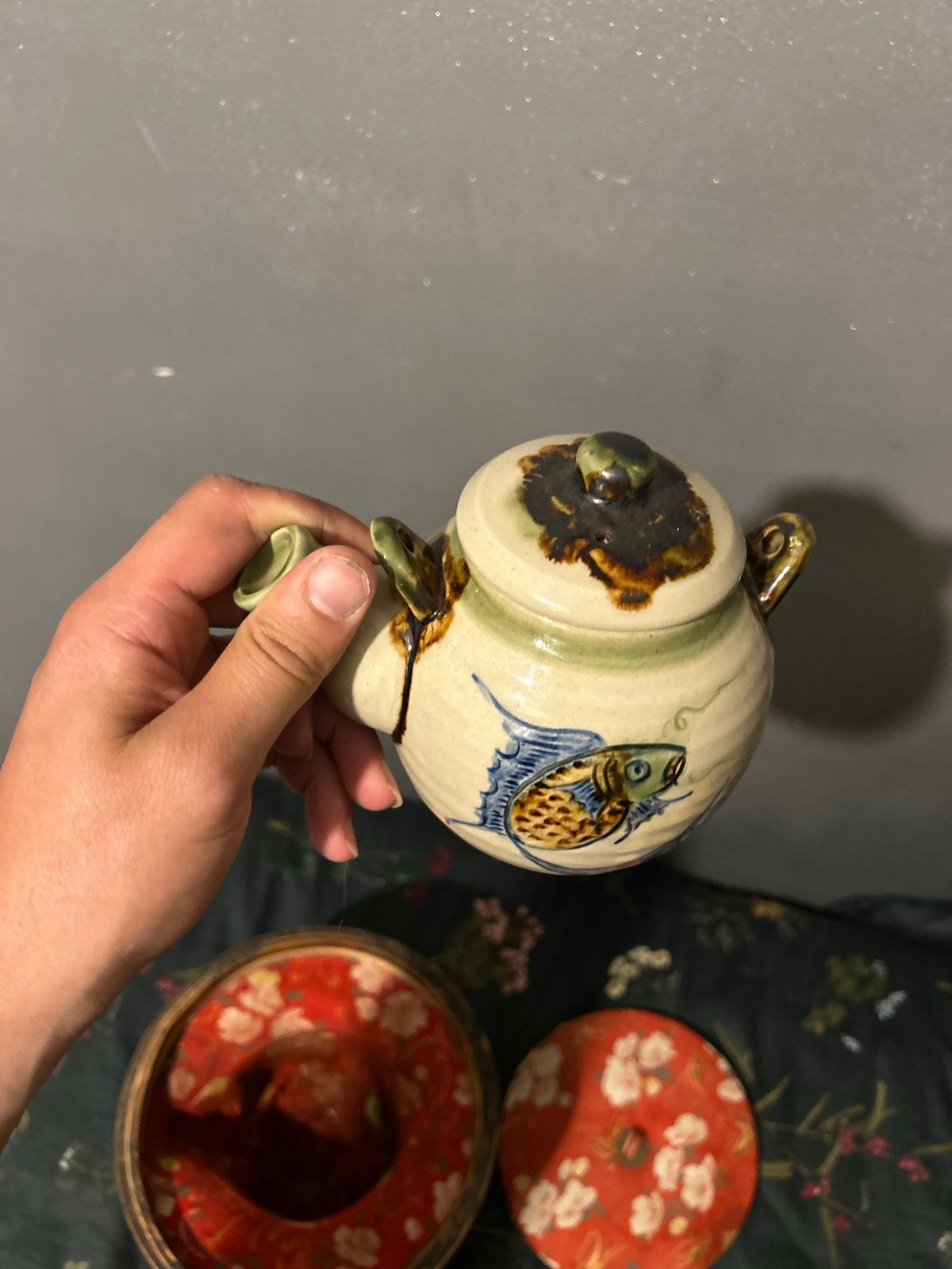 Vintage Japanse theepot met visdecor en bamboe doos, Ophalen of Verzenden