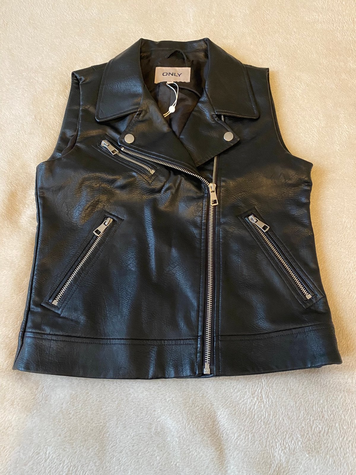 Nieuw zwart meisjes gilet ONLY!, Kinderen en Baby's, Kinderkleding | Maat 152, Ophalen of Verzenden, Nieuw, Meisje, Overige typen