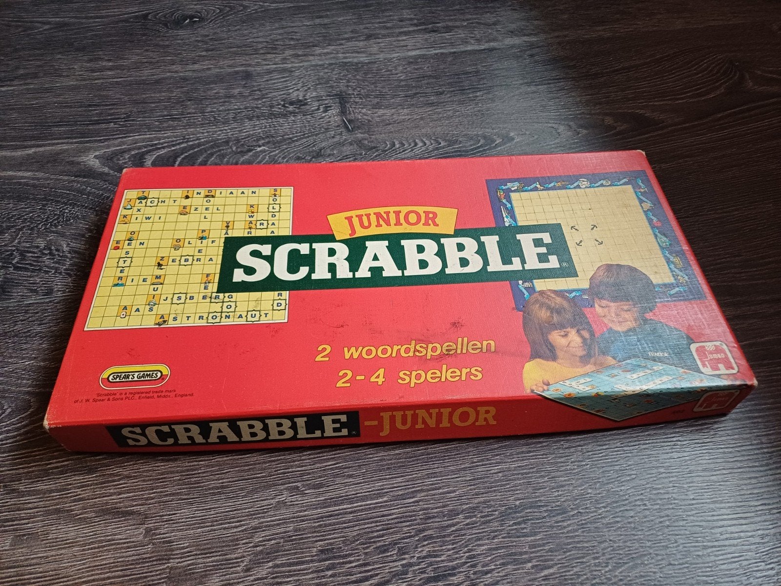 Scrabble Junior - 2 woordspellen - 2-4 spelers, Hobby en Vrije tijd, Gezelschapsspellen | Bordspellen, Een of twee spelers, Ophalen of Verzenden