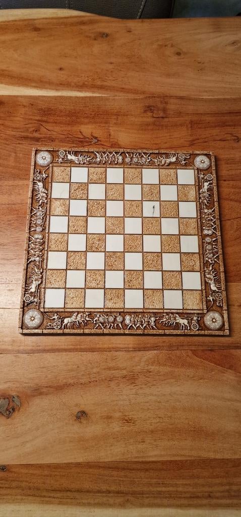 Decoratief schaakbord met Romeinse motieven, Ophalen of Verzenden, Zo goed als nieuw, Schaken