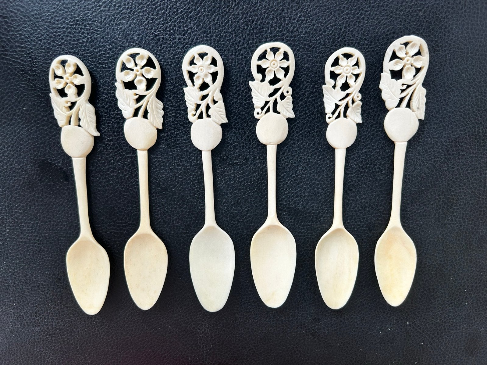 6 Indonesische Lepeltjes - Been/bot., Antiek en Kunst, Antiek | Bestek, Ophalen of Verzenden
