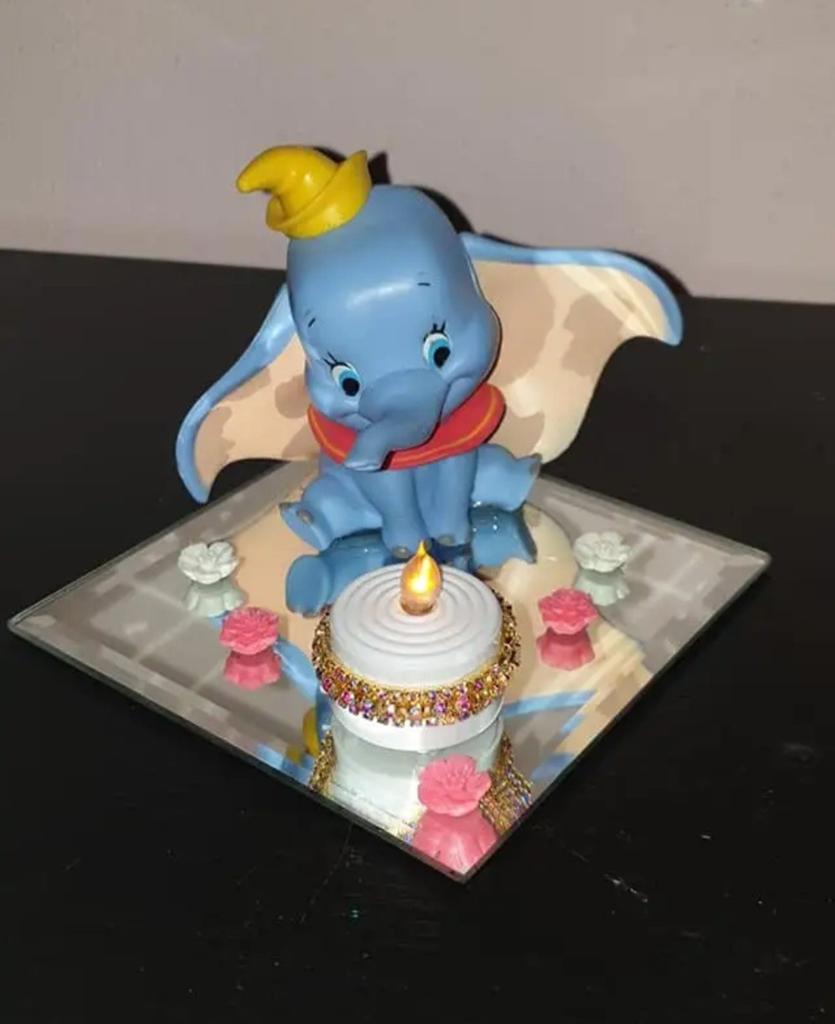 waxinelichtje op spiegel
Met Dombo, Verzamelen, Disney, Ophalen of Verzenden, Zo goed als nieuw, Beeldje of Figuurtje