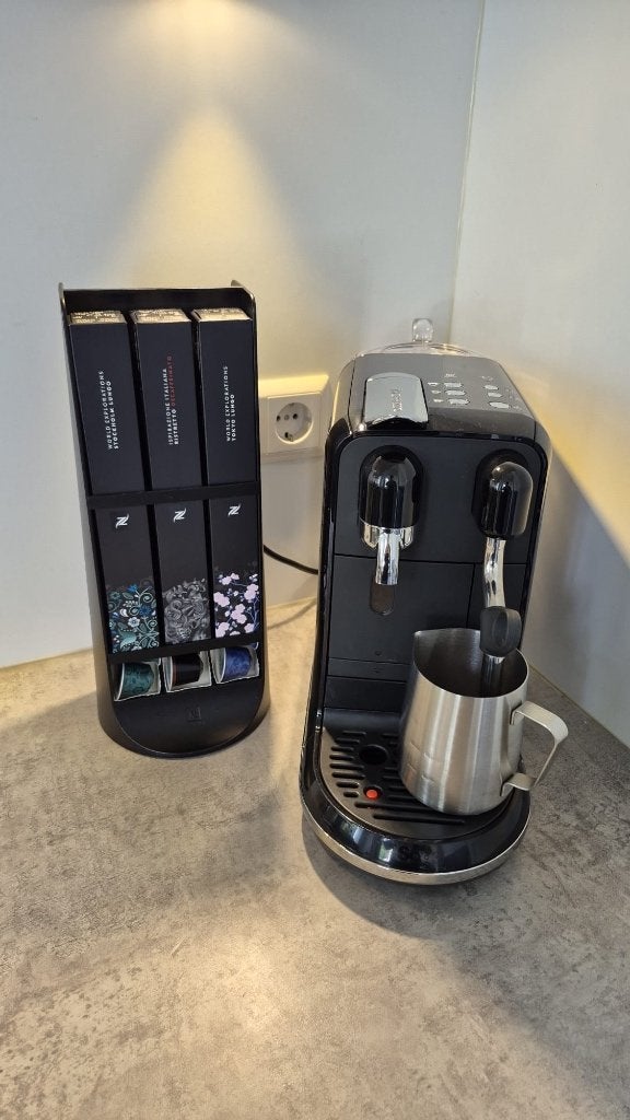 Nespresso Sage Creatista Uno met melkkan en Capsulehouder