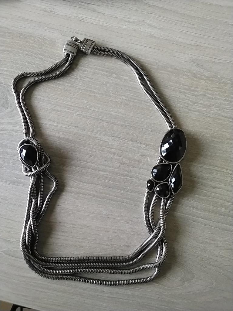 Slangenkrtting + zwarte stenen, Sieraden, Tassen en Uiterlijk, Kettingen, Ophalen of Verzenden, Zo goed als nieuw, Zwart, Steen of Mineraal