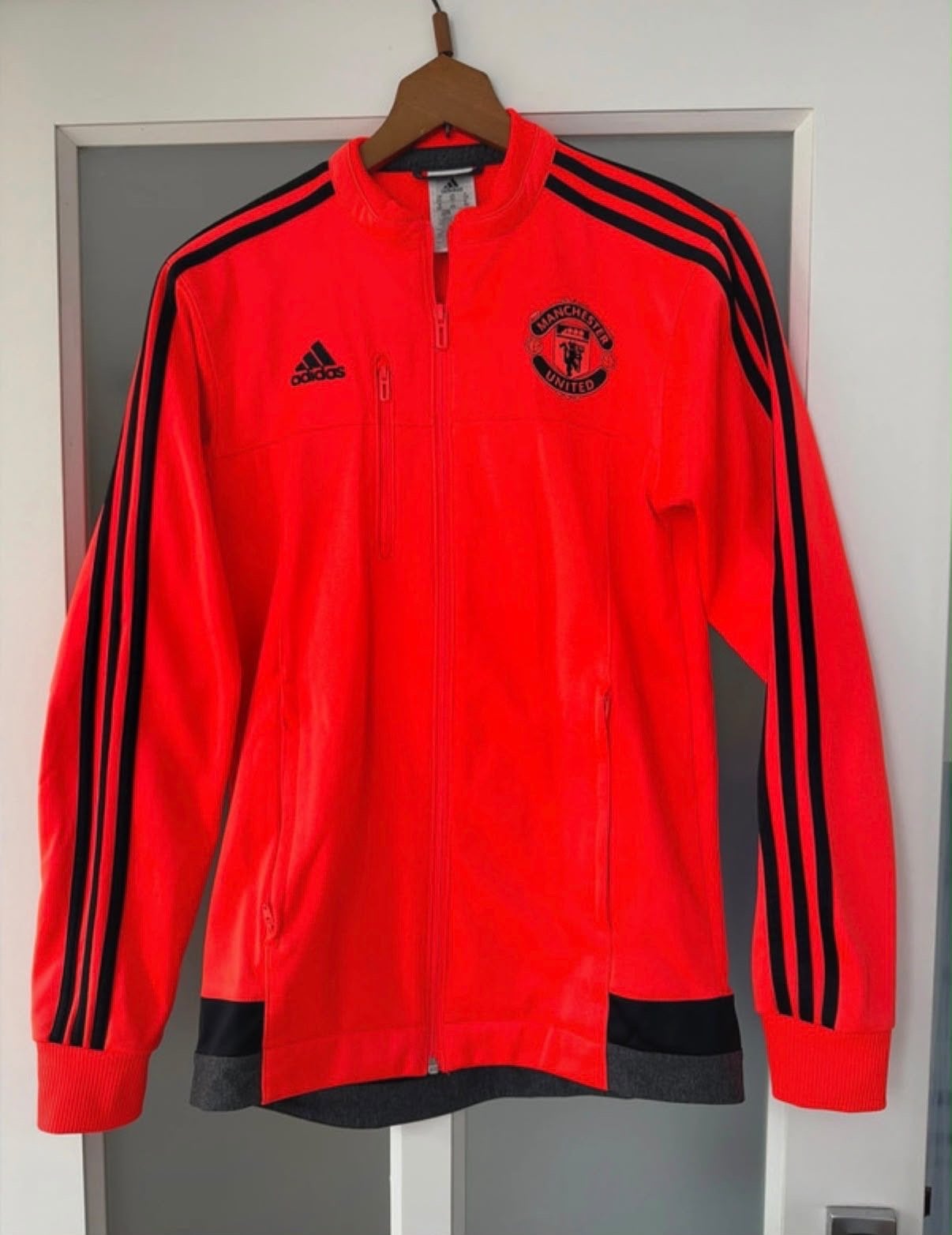 Adidas Manchester United Trainingsjack Oranje XS, Kleding | Heren, Oranje, Ophalen of Verzenden, Zo goed als nieuw, Voetbal