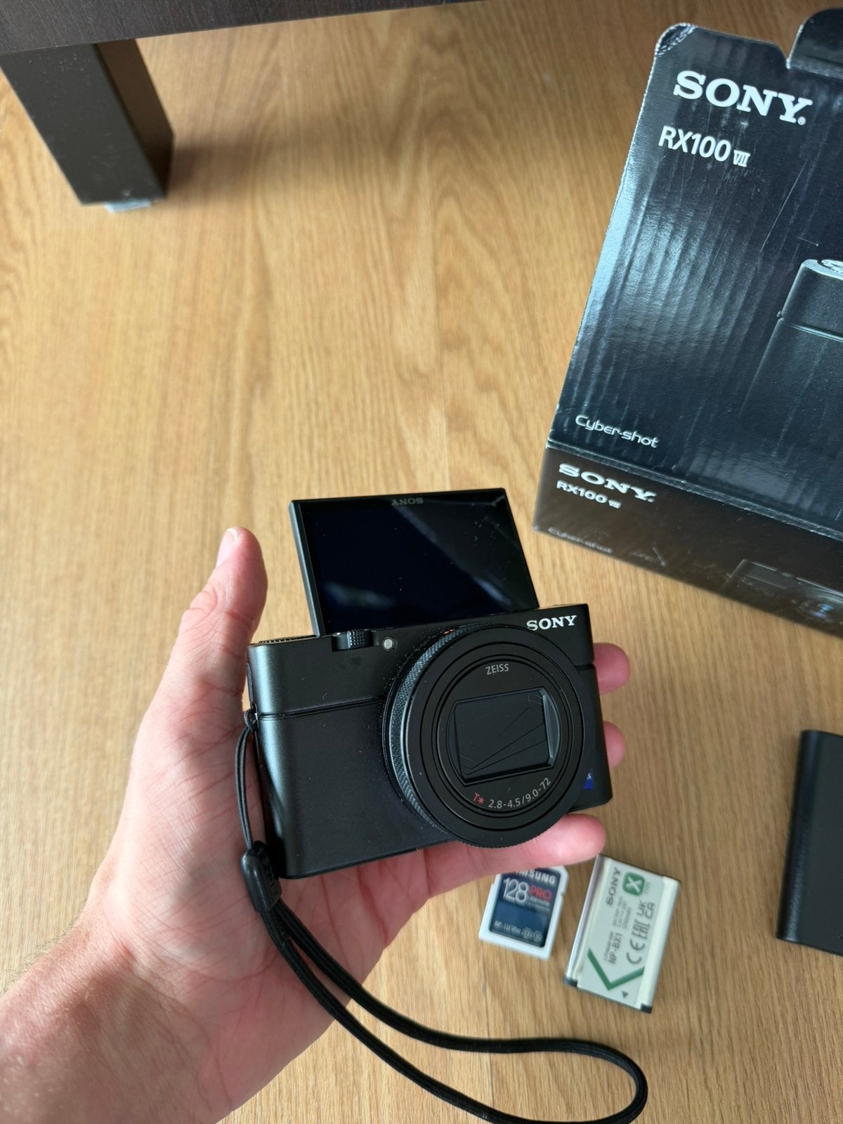 Ongebruikt: Sony CyberShot DSC-RX100 VII met 128 Samsung, Audio, Tv en Foto, Fotocamera's Digitaal, Ophalen of Verzenden, Zo goed als nieuw