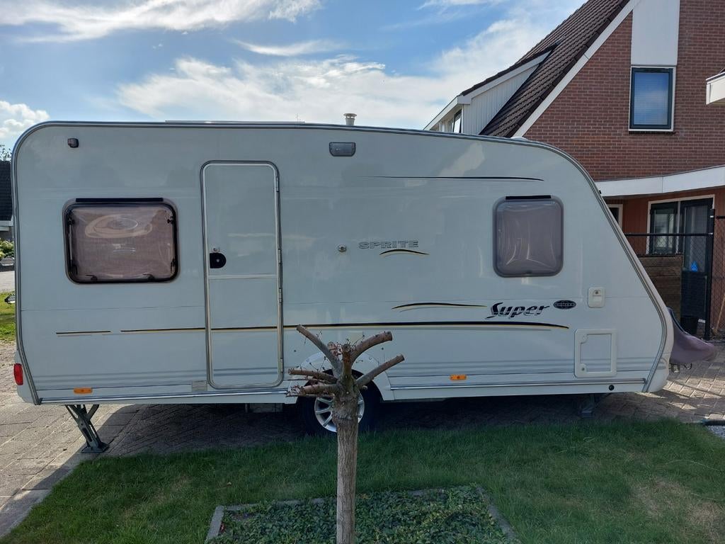 Mooie Sprite Super 450 CF (2005) – inclusief stallingsplek!, Caravans en Kamperen, Caravans, Rondzit, Frans bed, 750 - 1000 kg