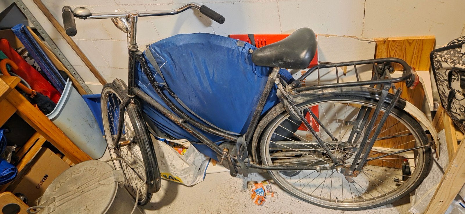 fiets oma met slot, Ophalen