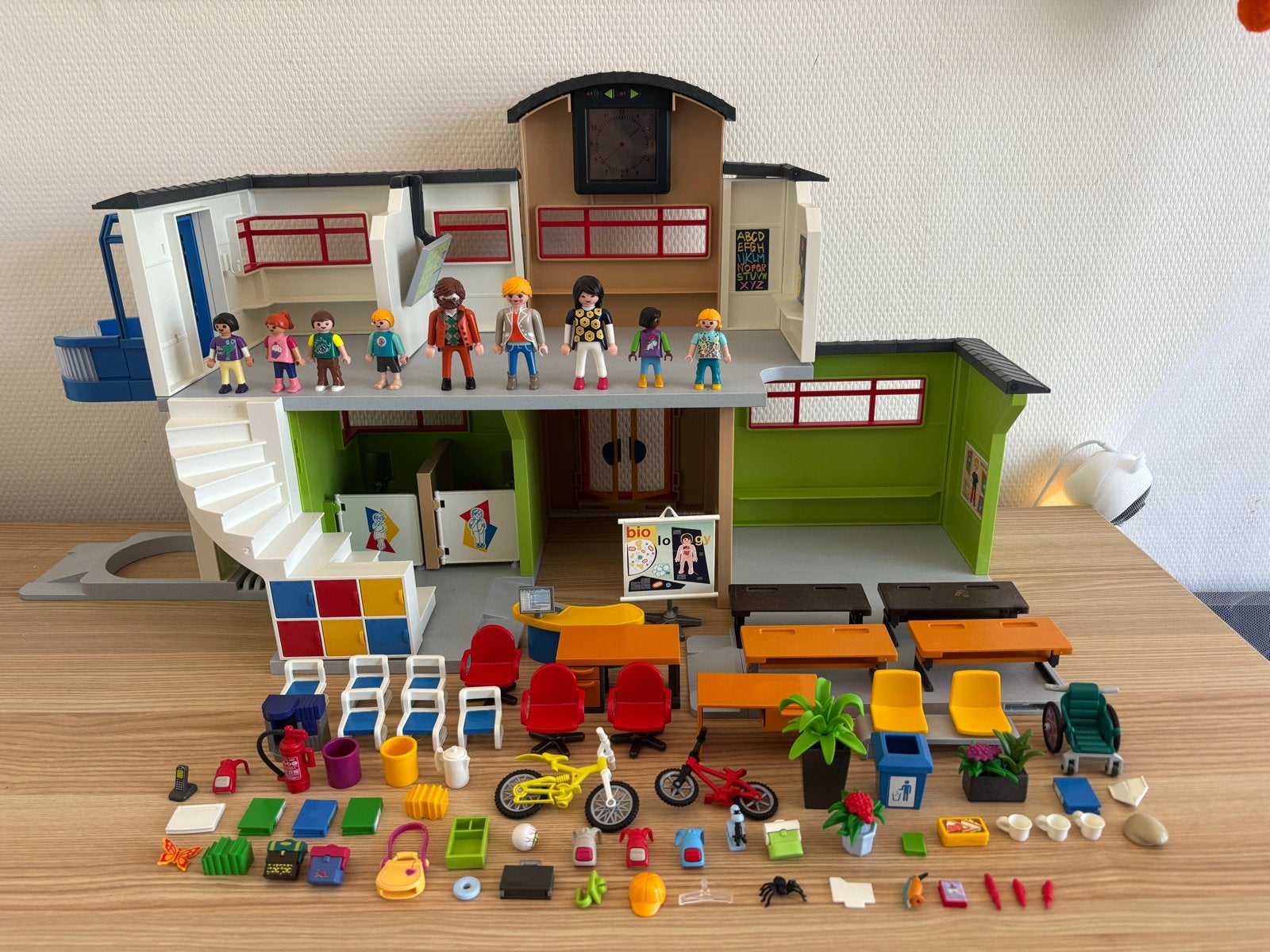 Playmobil Grote School met veel accessoires, Gebouw, Complete set, Ophalen of Verzenden, Zo goed als nieuw