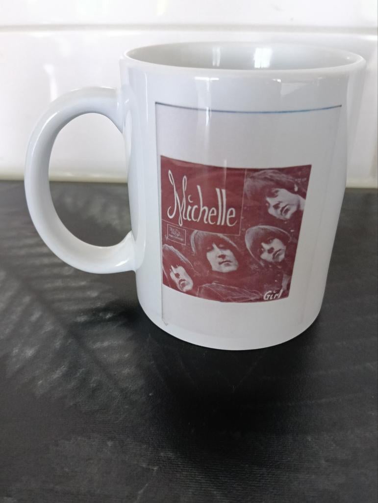 Unieke beker met afbeeldingen van BEATLES singeltjes, Huis en Inrichting, Keuken | Servies, Nieuw, Kop(pen) en/of Schotel(s), Overige stijlen