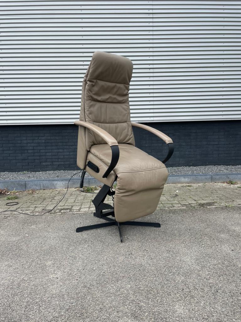 Luxe bruine prominent sta op stoel / relax fauteuil, Minder dan 75 cm, Ophalen of Verzenden, A, 50 tot 75 cm