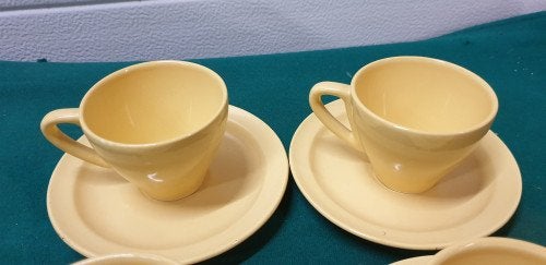 Kop en schotel 8-delig geelkleurig, Antiek en Kunst, Ophalen of Verzenden