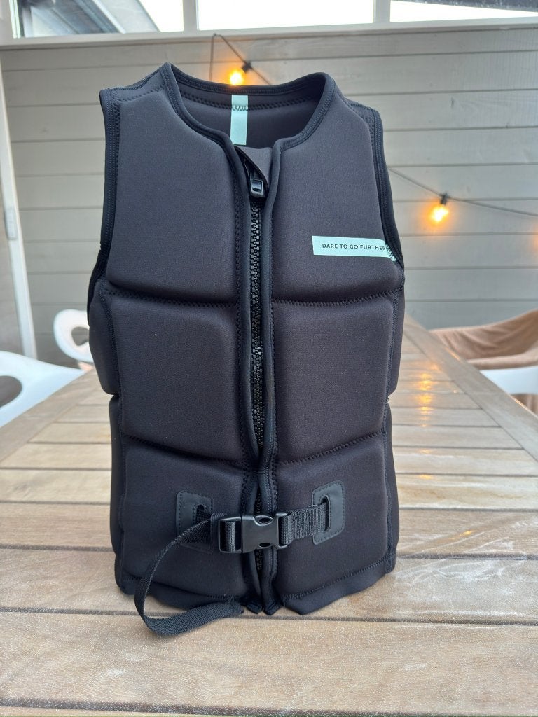 Wakeboard Impactvest Dames FS100 – Maat S - Kleur zwart, Watersport en Boten, Ophalen of Verzenden, Zo goed als nieuw, Overige typen