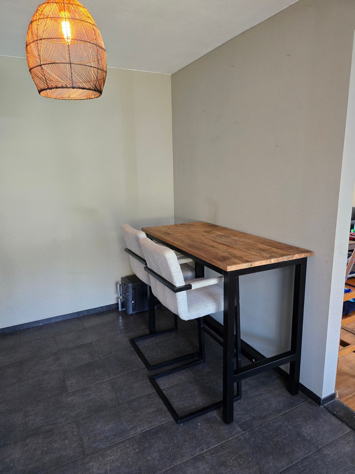 Bartafel met 4 hoge stoelen, Heerlen