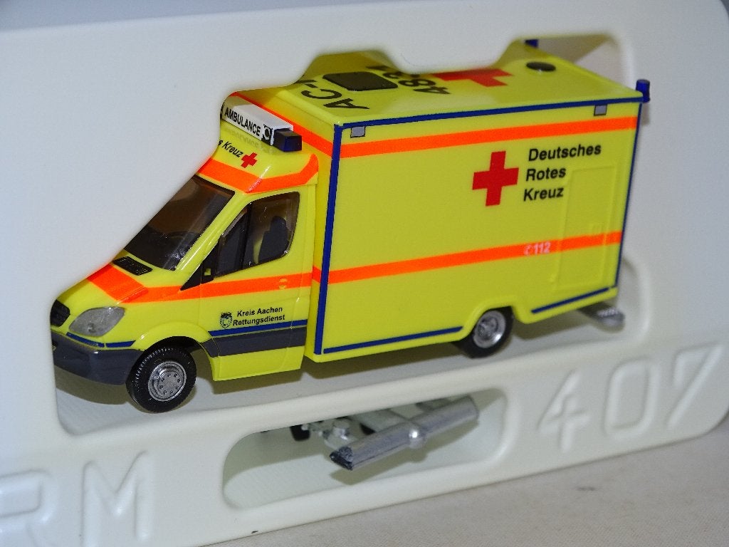 1/87 Rietze Mercedes Sprinter Ambulance, Ophalen of Verzenden, Nieuw, Auto, Rietze