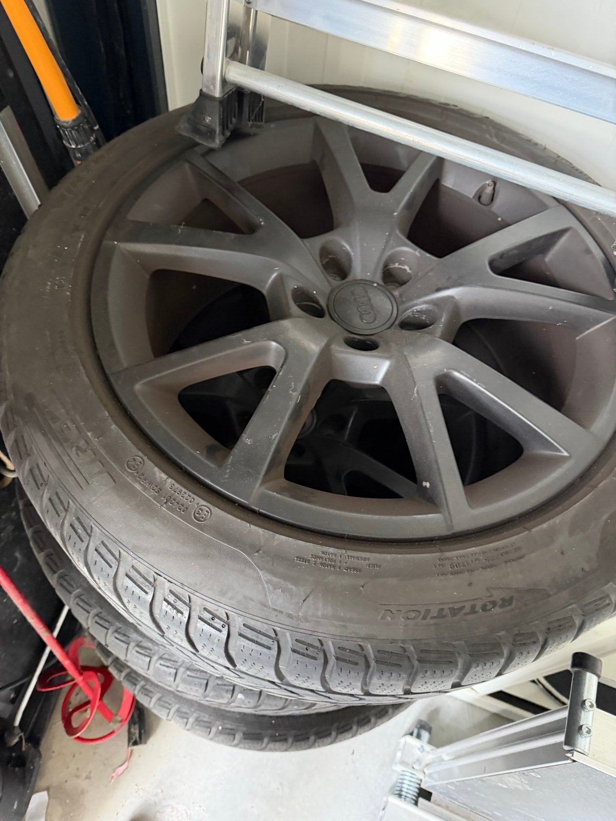 4 x Pirelli Winterbanden 225/50 R18 op velg, Ophalen, 18 inch, Gebruikt, Banden en Velgen