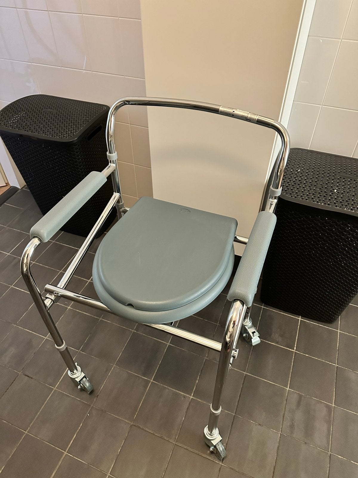 Toiletstoel amper gebruikt, Diversen, Ophalen, Zo goed als nieuw