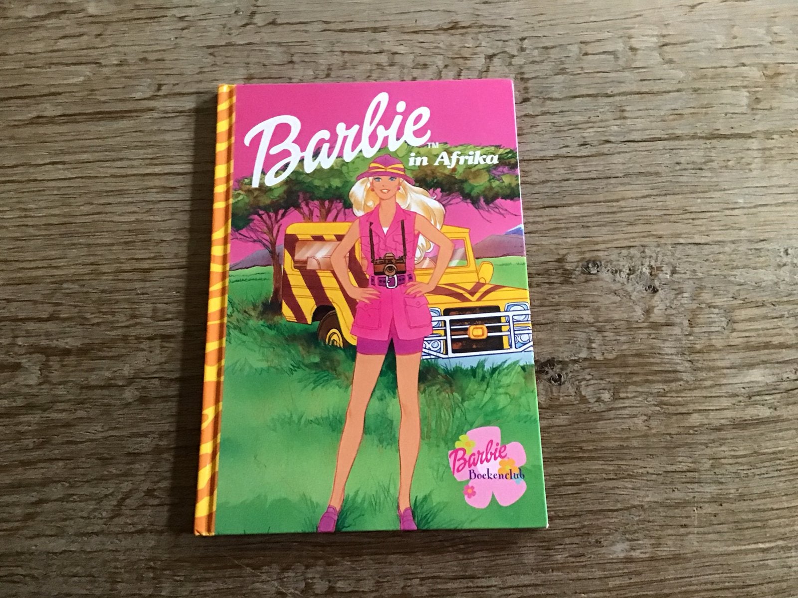 Boek Barbie in Afrika, Ophalen of Verzenden, Zo goed als nieuw