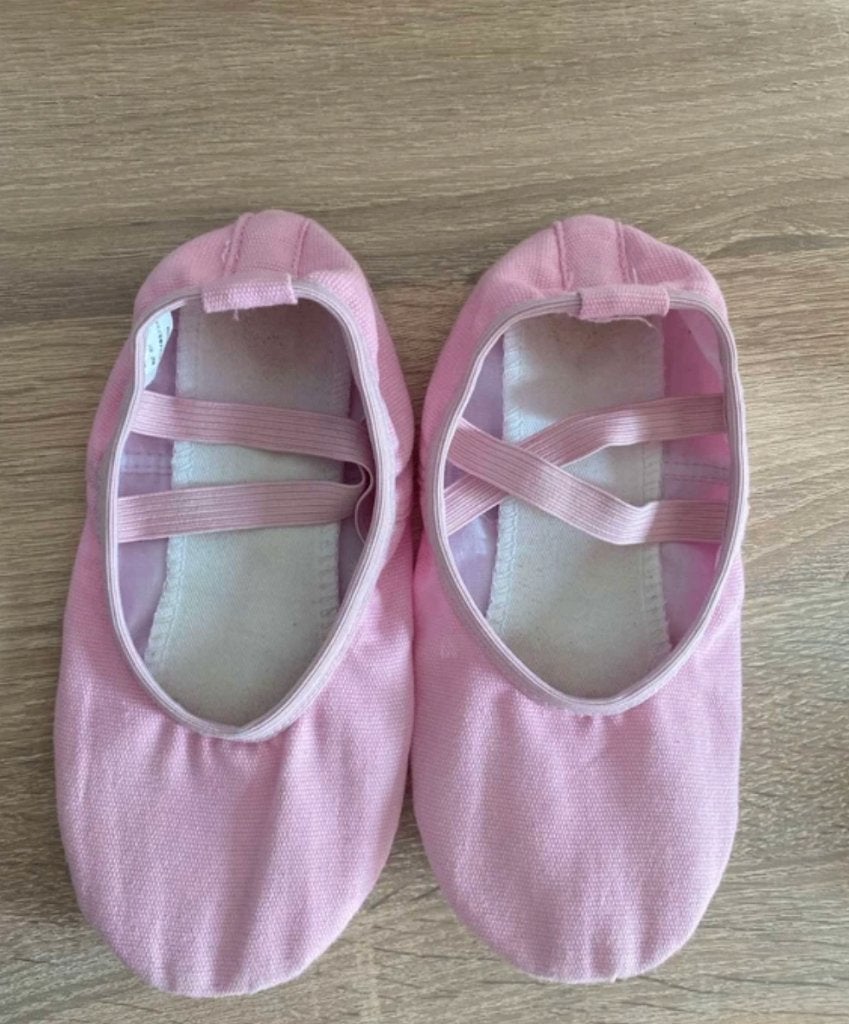 Pink Ballet Flats / Dance Shoes for Girls - Size 33, Zo goed als nieuw, Roze, Ballerina's, Ophalen of Verzenden