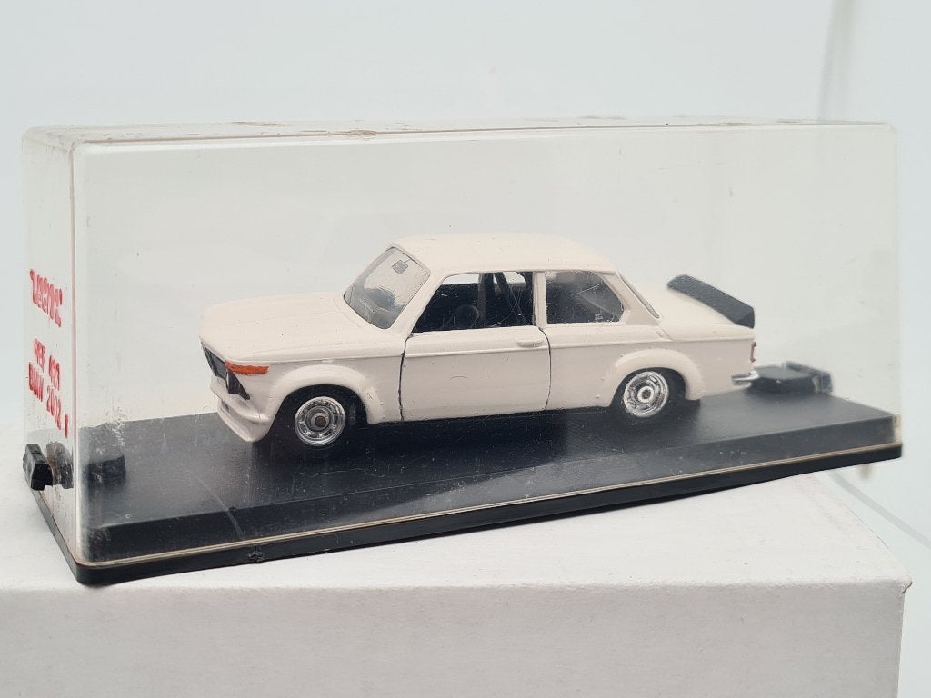BMW 2002 - Verem 1/43 vintage, Hobby en Vrije tijd, Modelauto's | 1:43, Verzenden, Zo goed als nieuw, Auto, Overige merken