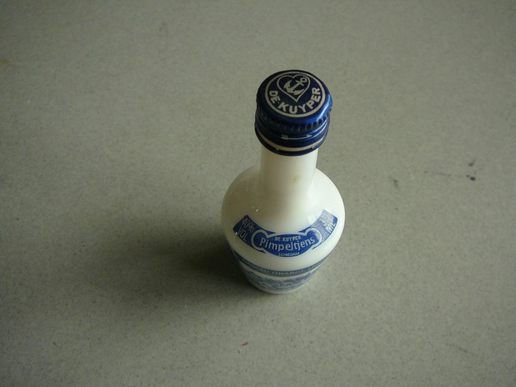 miniatuurflesje Nassau orange liqueur, Verzamelen, Merken en Reclamevoorwerpen, Ophalen of Verzenden, Overige typen