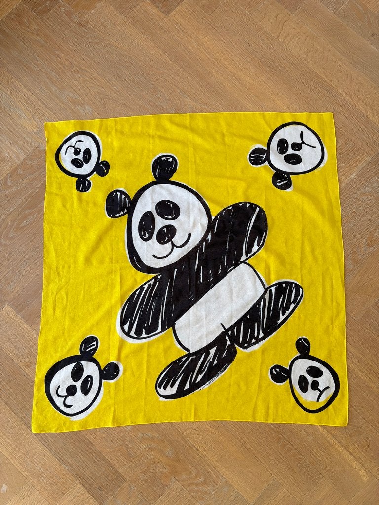 sjaaltje, geel met zwart-wit Panda motief, Japans, 65 x 65, Vintage, Ophalen of Verzenden, Zo goed als nieuw, Sjaal