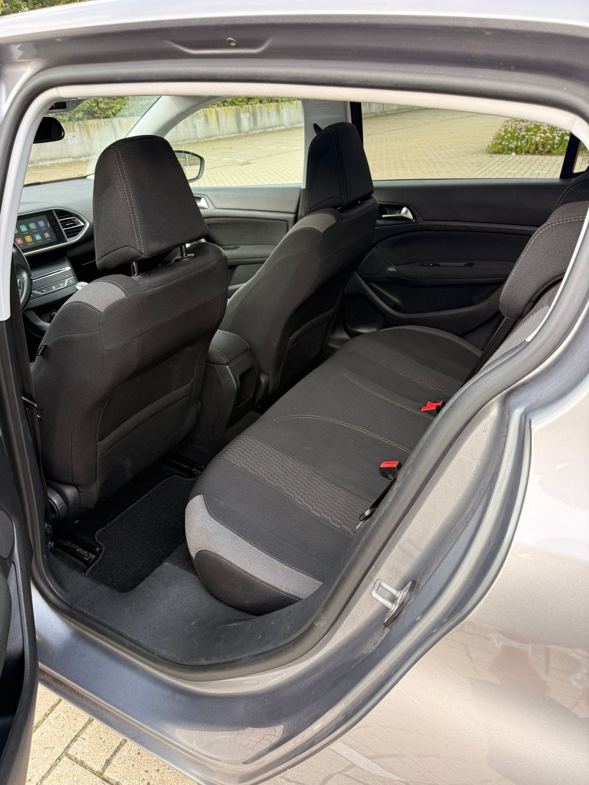 Foto 15 van Peugeot 308 1.2E-THP 81/110 5-D 2016 Grijs CARPLAY PANO