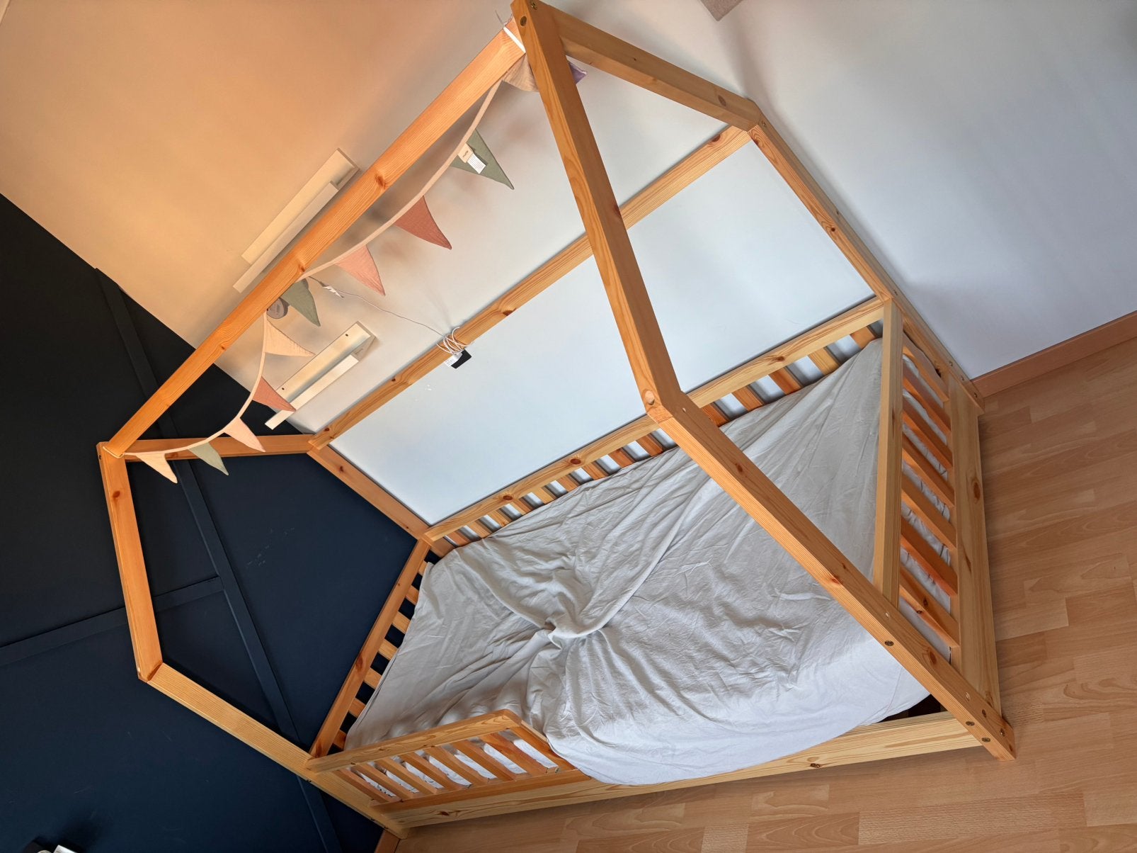 Bedhuisje vloerbed, Ophalen, 70 tot 85 cm, Zo goed als nieuw, Lattenbodem