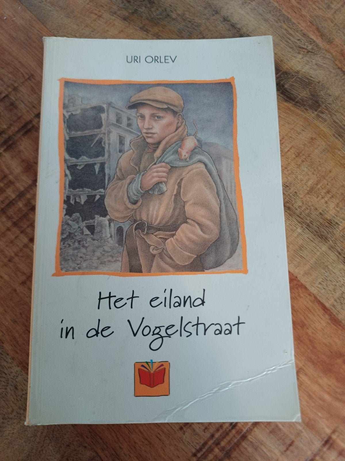 Het eiland in de Vogelstraat - Uri Orlev, Ophalen of Verzenden, Zo goed als nieuw, Uri Orlev, Fictie algemeen