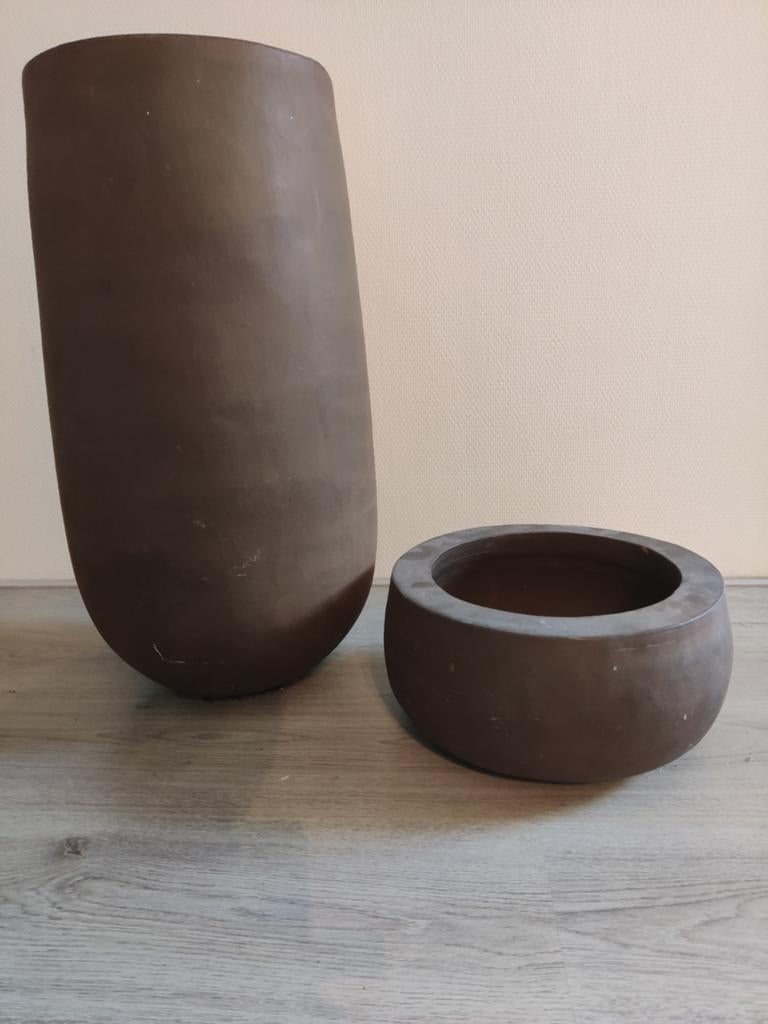 Set van 2 bruine hele zware bloempotten, Steen, Rond, Zo goed als nieuw, Minder dan 40 cm