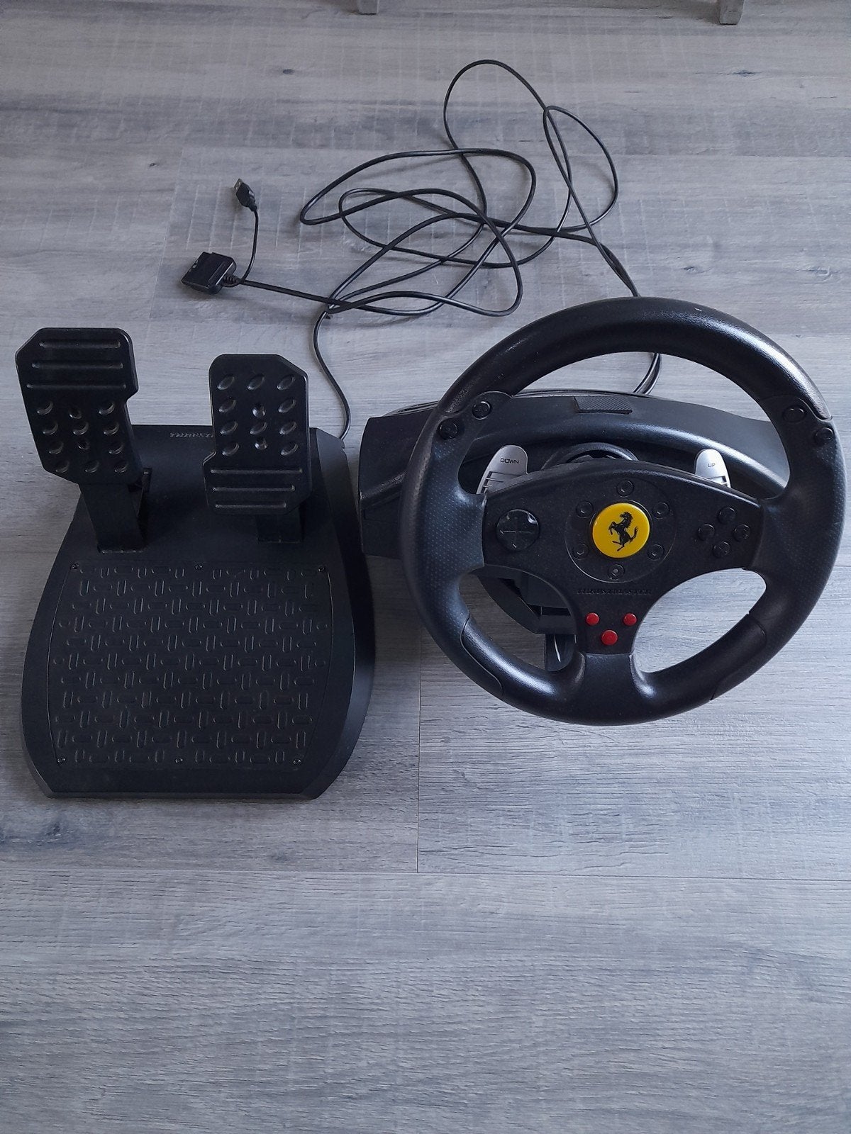 Thrustmaster Ferrari Race stuur en gaspedalen voor PC en PS3, Ophalen of Verzenden, Gebruikt, Stuur of Pedalen, PlayStation 3