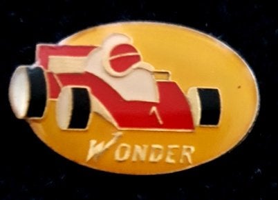 Wonder racewagen pin, Verzenden, Nieuw, Speldje of Pin