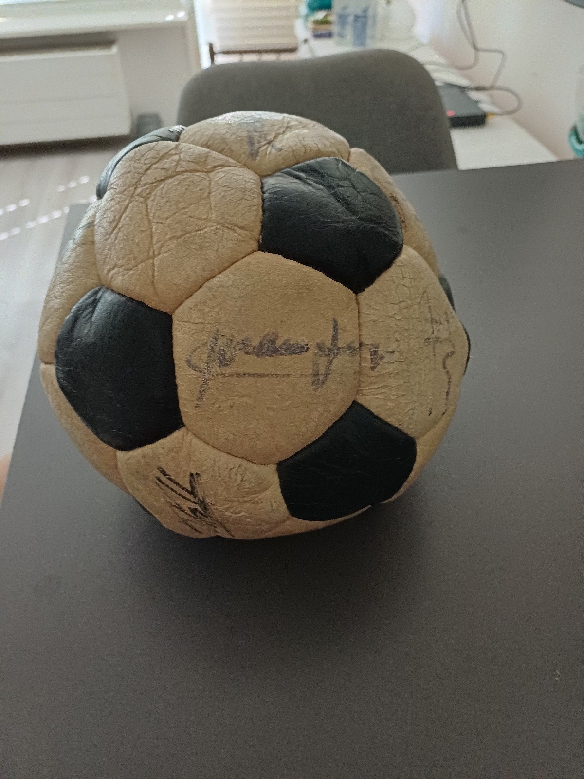 Feyenoord gesigneerde WK voetbal 1970-1980, Verzamelen, Sportartikelen en Voetbal, Ophalen of Verzenden