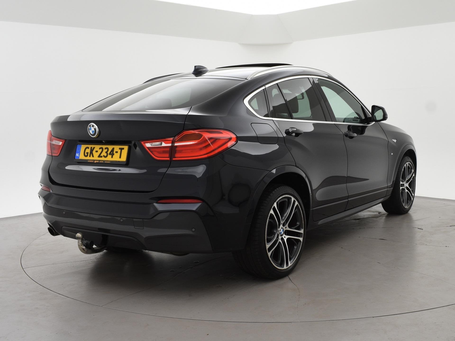 BMW X4 xDrive20i M-SPORT + SCHUIFDAK | TREKHAAK | HEAD-UP |, Auto's, Automaat, Gebruikt, Euro 6, 4 cilinders