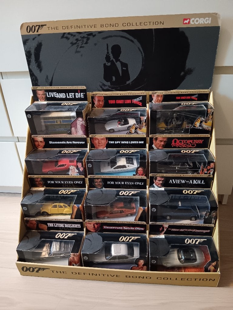 James Bond Corgi standee box met 15 modellen 1:43, Hobby en Vrije tijd, Ophalen, Zo goed als nieuw, Auto, Corgi