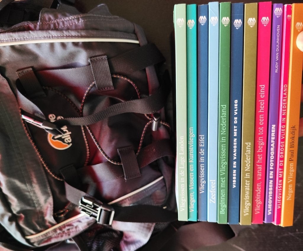 Een mooie selectie aan Nederlandstalige vliegvisliteratuur, Ophalen of Verzenden, Zo goed als nieuw, Overige typen