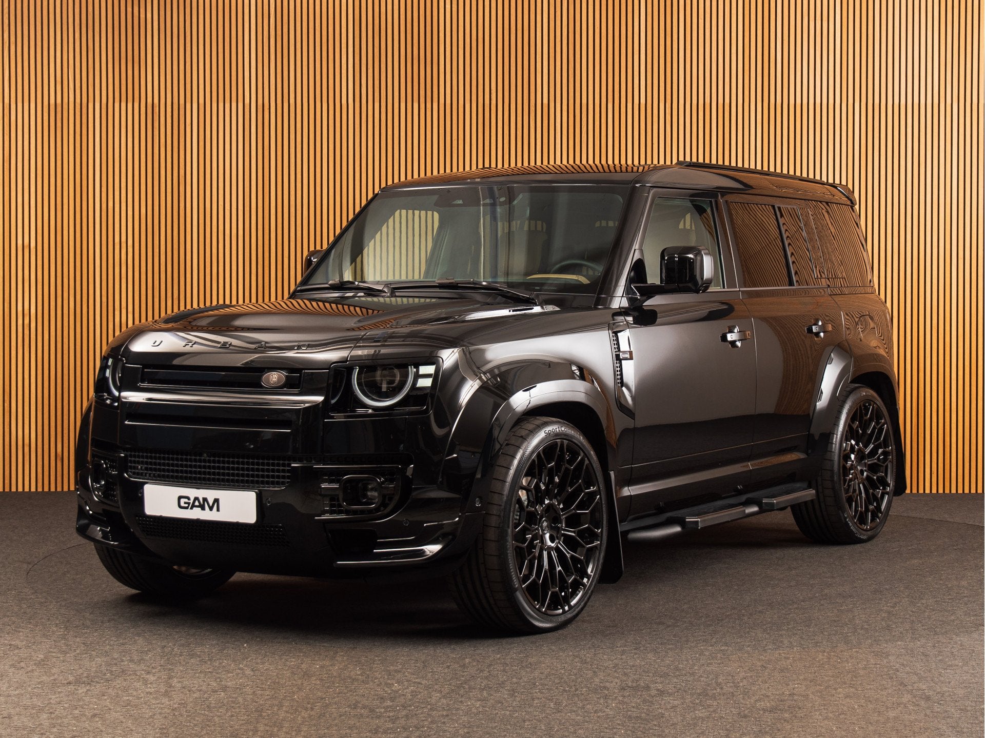 Land Rover Defender 110 2.0 P300e 110 X-Dynamic HSE URBAN |, Automaat, Gebruikt, 4 cilinders, Zwart