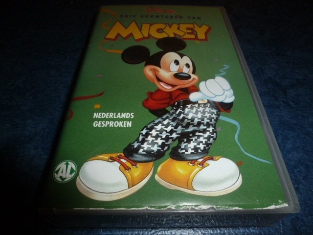 vhs videoband DRIE AVONTUREN VAN MICKEY van walt disney, Tekenfilm, Alle leeftijden, Ophalen of Verzenden, Zo goed als nieuw