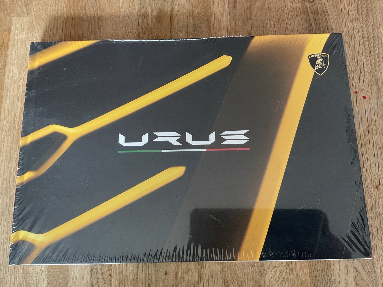Lamborghini Urus Boek - Nieuw in folie, Ophalen of Verzenden, Nieuw, Overige merken